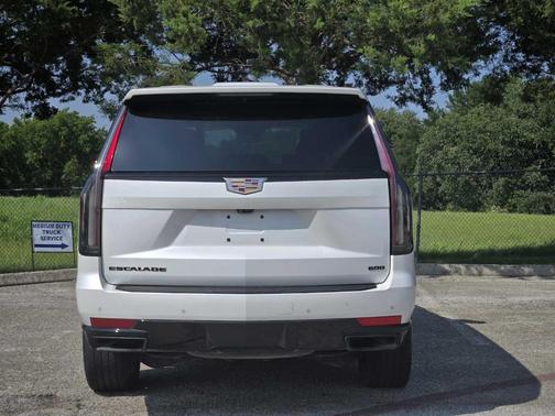 2022 Cadillac Escalade Sport