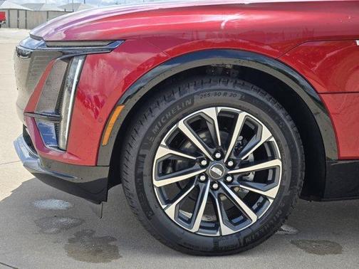 2025 Cadillac LYRIQ Sport