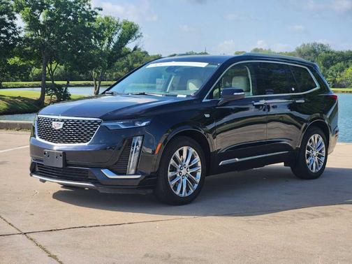2022 Cadillac XT6 Premium Luxury FWD