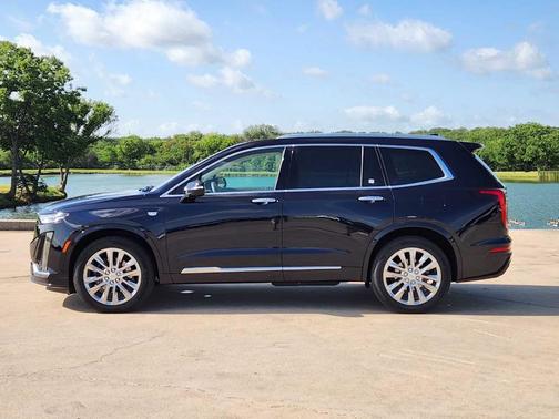 2022 Cadillac XT6 Premium Luxury FWD