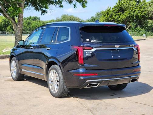 2022 Cadillac XT6 Premium Luxury FWD