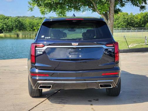 2022 Cadillac XT6 Premium Luxury FWD