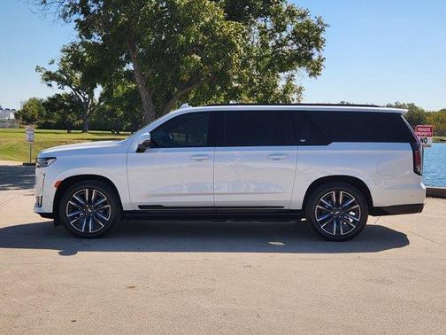 2022 Cadillac Escalade ESV Sport Platinum