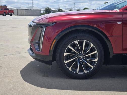 2025 Cadillac LYRIQ Sport