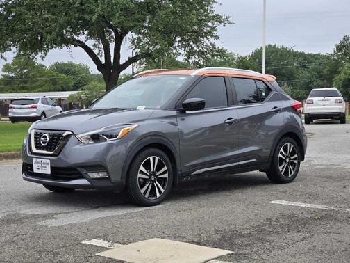 2020 Nissan Kicks SR