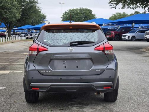 2020 Nissan Kicks SR