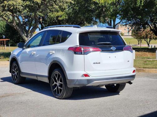 2017 Toyota RAV4 SE