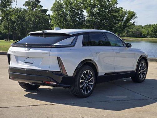 2025 Cadillac LYRIQ Sport