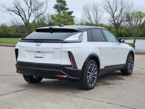 2025 Cadillac LYRIQ Sport