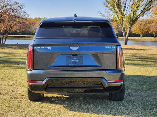 2025 Cadillac Escalade IQ Sport 2