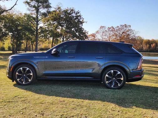 2025 Cadillac Escalade IQ Sport 2