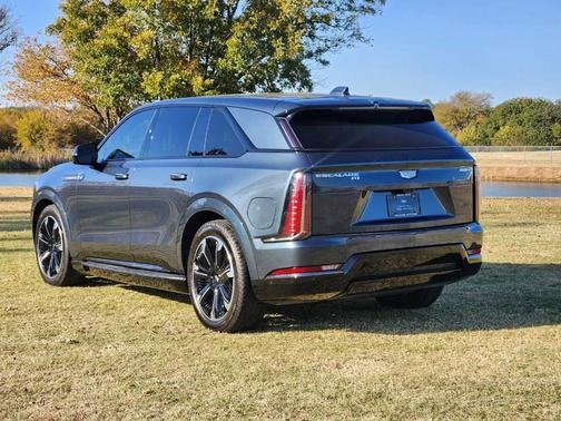 2025 Cadillac Escalade IQ Sport 2