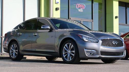 2017 INFINITI Q70 3.7