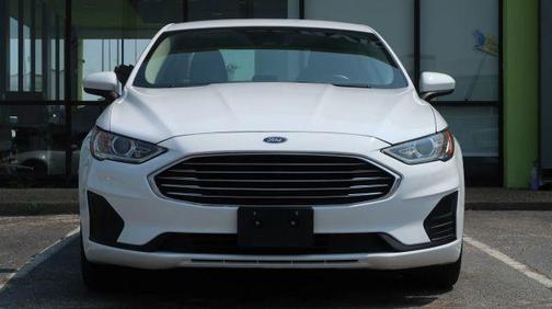 White 2019 Ford Fusion SE