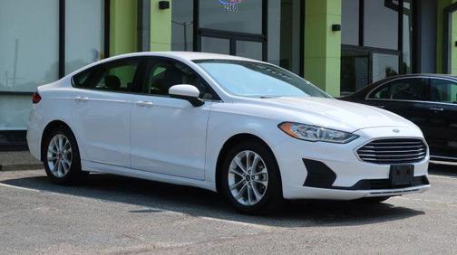 White 2019 Ford Fusion SE