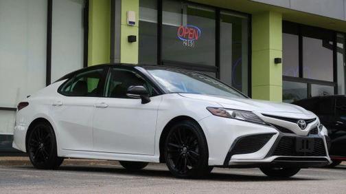 White 2023 Toyota Camry XSE V6