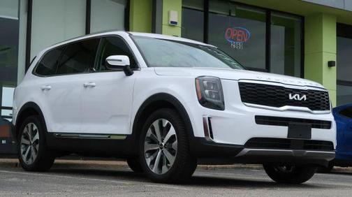 White 2022 Kia Telluride EX