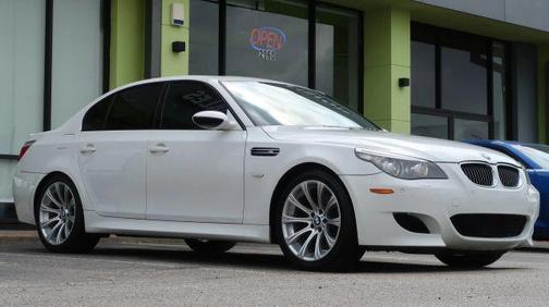 White 2008 BMW M5