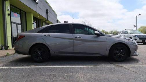 2022 Hyundai ELANTRA SEL