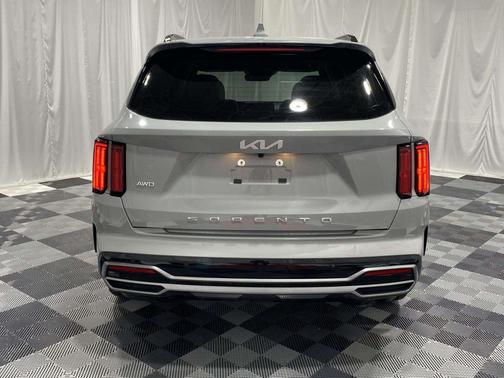 Wolf Gray 2022 Kia Sorento SX