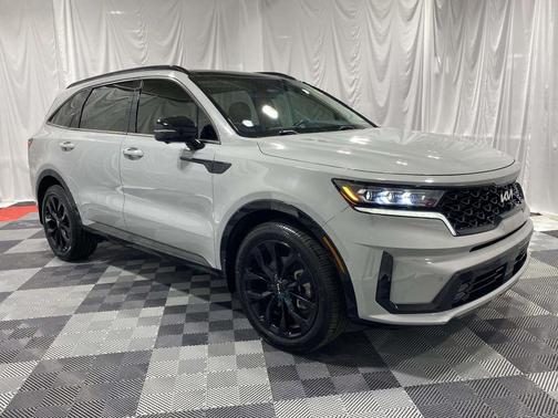 Wolf Gray 2022 Kia Sorento SX