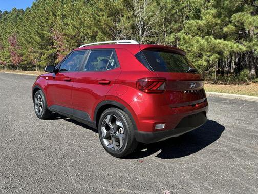 2024 Hyundai VENUE SEL