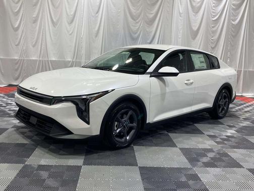 Snow White Pearl 2026 Kia K4 LXS