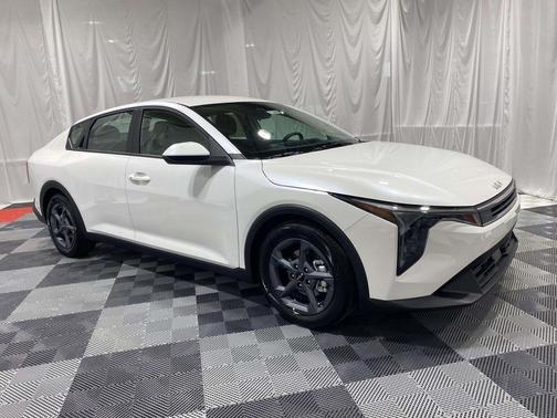 Snow White Pearl 2026 Kia K4 LXS