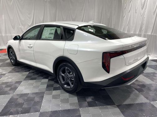 Snow White Pearl 2026 Kia K4 LXS