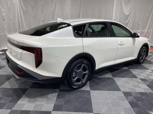 Snow White Pearl 2026 Kia K4 LXS