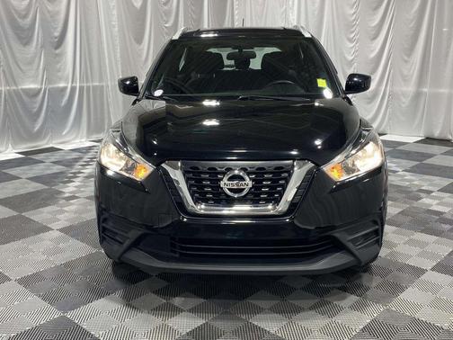 Super Black 2019 Nissan Kicks SV