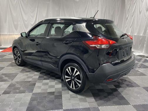 Super Black 2019 Nissan Kicks SV