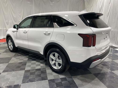 Glacial White Pearl 2026 Kia Sorento LX