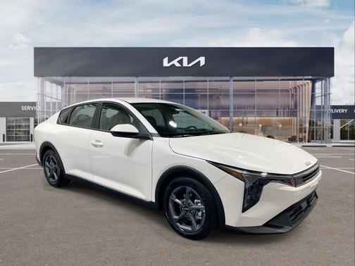 Snow White Pearl 2026 Kia K4 LXS