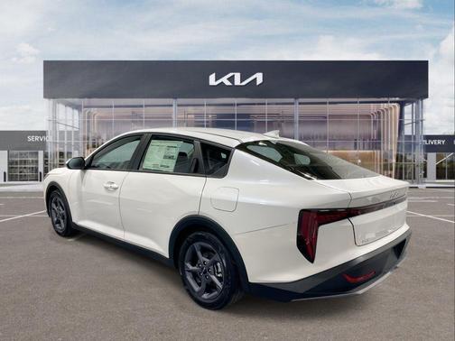 Snow White Pearl 2026 Kia K4 LXS