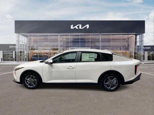 Snow White Pearl 2026 Kia K4 LXS