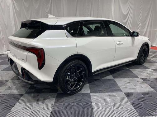 Snow White Pearl 2026 Kia K4 GT-Line Turbo