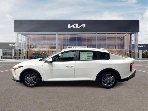 Snow White Pearl 2026 Kia K4 LXS