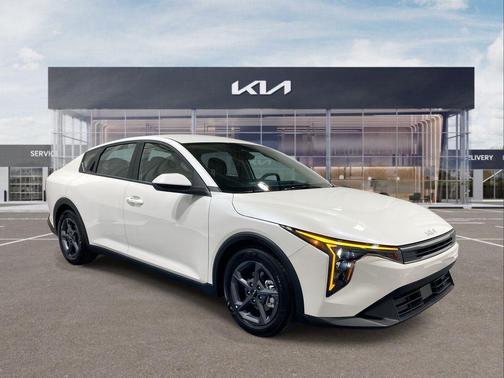 Snow White Pearl 2026 Kia K4 LXS