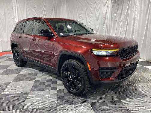 Velvet Red Pearlcoat 2023 Jeep Grand Cherokee Altitude