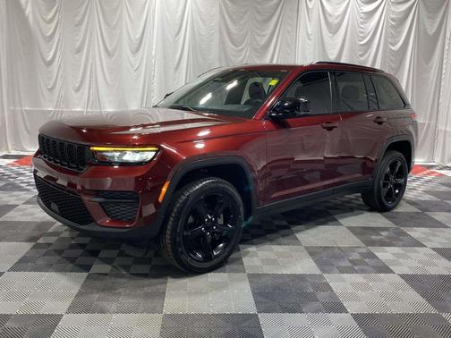 Velvet Red Pearlcoat 2023 Jeep Grand Cherokee Altitude