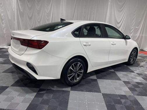 Snow White Pearl 2023 Kia Forte LXS