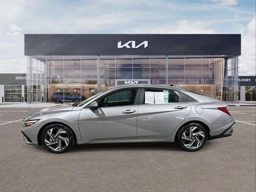 2024 Hyundai ELANTRA Limited