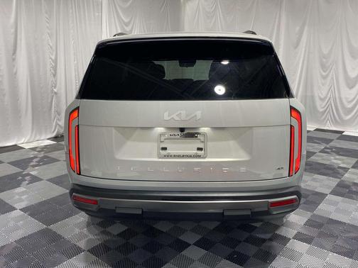 Ivory Silver 2027 Kia Telluride S