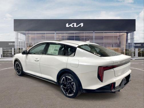 Snow White Pearl 2026 Kia K4 GT-Line