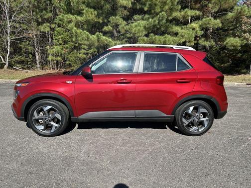 2024 Hyundai VENUE SEL