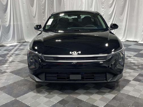 Aurora Black Pearl 2026 Kia K4 LXS