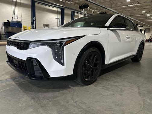 2025 Kia K4 GT-Line Turbo