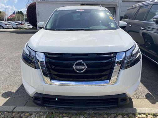 Glacier White 2025 Nissan Pathfinder SV 4WD