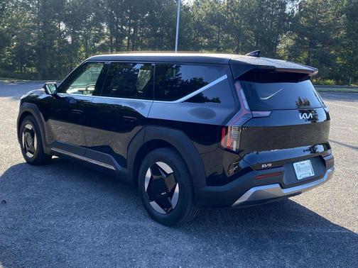 2026 Kia EV9 Light Long Range